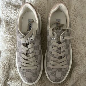Stylish Steve Madden Beige Checkered Women's Sneakers